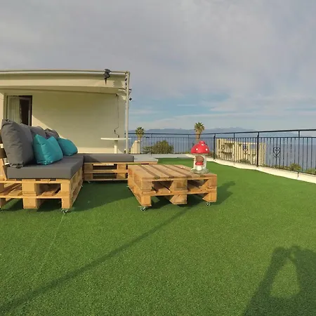 Blue Diamond Apartment *